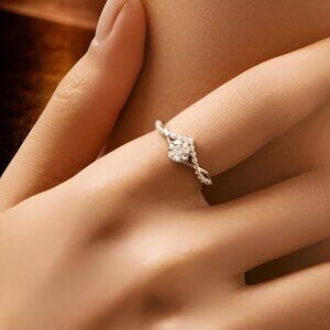 0.5ct VVS1 | Brilliant Cut Moissanite Crown Ring | .925 Silver | Size 6.5 | New